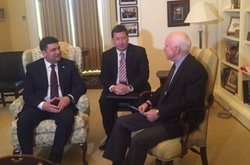 Гройсман зустрівся у Капітолії із Дж.Маккейном