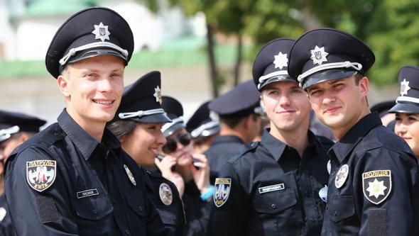 Українські поліцейські вперше отримали погони 
