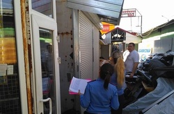 В Одесі невідомі в масках влаштували погром на авторинку «Успіх»