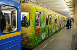 В ніч з суботи на неділю метро працюватиме за спеціальним графіком