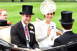 Кейт Міддлтон з'вилася у мереживній сукні на Королівських скачках