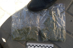 Поліцейські під час оформлення ДТП вилучили у чоловіка наркотики