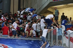 Суд у Кельні видав ордери на арешт п'яти російських футбольних фанів