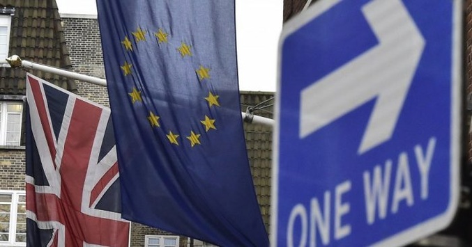 Вихід Великобританії з Євросоюзу обвалить фунт - Сорос