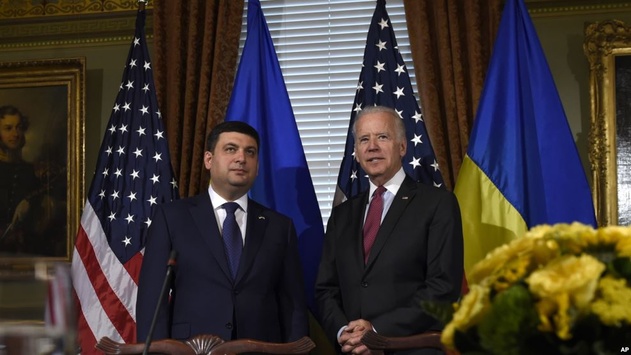 США «примушують, силують, переконують» боротись із корупцією - Байден про Україну
