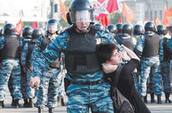 Російські депутати схвалили застосування гвардією РФ зброї у натовпі 