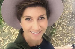 Анита Луценко увезла новорожденную дочь в Одессу и похвасталась своим бюстом