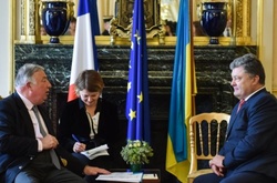 Порошенко у Франції привітав продовження санкцій проти РФ 