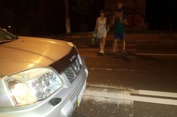 У Києві Nissan збив пару закоханих