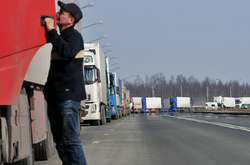 На Київщині шахраї обдурювали водіїв і грабували вантажівки