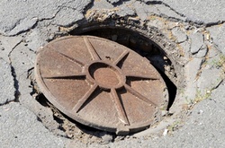 Крадіжки каналізаційних люків призвели до трагедії в Черкасах