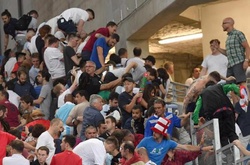 Сутички, організовані в Марселі російськими фанатами, зрежисовані в Кремлі - чеські ЗМІ