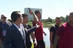 Кріштіану Роналду кинув мікрофон журналіста в озеро