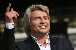 Личный повар и лобстер: поклонники осудили Николая Баскова 