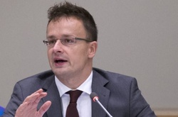 Голова МЗС Угорщини розкритикував продовження санкцій ЄС щодо Росії