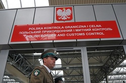 На кордоні з Польщею знов величезні черги автівок 