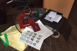 Ліквідовано угруповання, що виготовляло фальшиві документи для виїзду за кордон