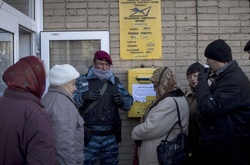 Пенсіонери в Луганську