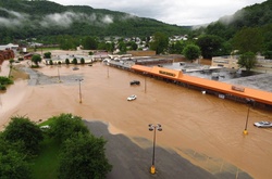 Смертельна повінь: у штаті Вірджинія оголосили надзвичайний стан