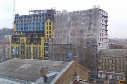 Скандальну новобудову на Подолі заборонили вводити в експлуатацію