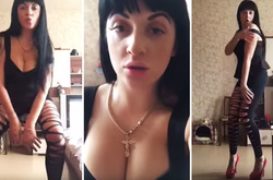 Співробітниця поліції виконала еротичний танець