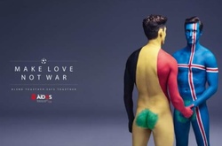 Занимайтесь любовью, а не войной: новая рекламная кампания против СПИДа