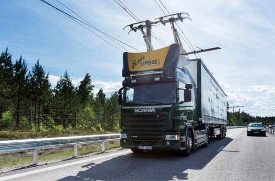 У Швеції з'явилося двокілометрове електрошосе для вантажівок