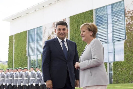Меркель пообіцяла Гройсману кредити Україні