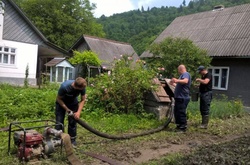 На Закарпатті через сильні зливі сталося підтоплення будинків