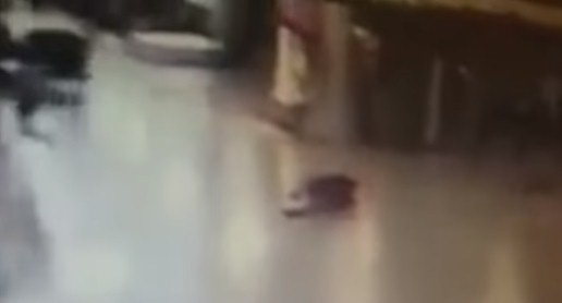 У Мережі з'явилося відео моменту підриву смертника в аеропорту Стамбула (18+)