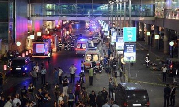 Прем'єр Туреччини підтвердив загибель 36 осіб в аеропорту Стамбула