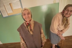 Будинок інвалідів на Київщині: ліфт не працює, а мати візок – за щастя 