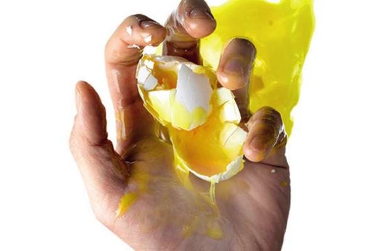 Как разбить яйцо одной рукой: Простое и понятное руководство