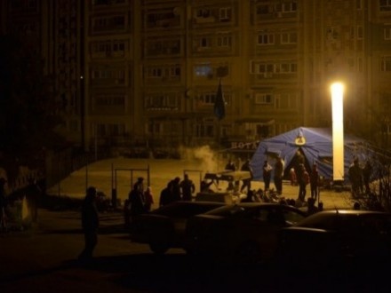 Окупанти в Криму встановлюють пам'ятник відключенню світла 