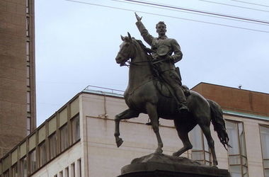 Поліція взяла під посилену охорону пам’ятник Щорсу в Києві