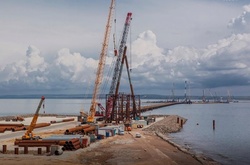 «Чорна діра Росії»: Кремль заборгував будівельникам мосту в окупований Крим 8 млрд рублів, - ЗМІ