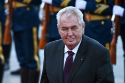 Президент Чехії закликає провести референдум про членство в ЄС і в НАТО