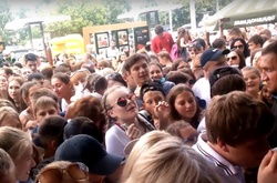 У Барнаулі на відкритті першого Mcdonald's влаштували величезну тисняву