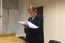 Депутати заблокували зал Печерського суду і не дозволяють вивести «айдарівця»