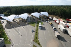 На кордоні з Польщею у чергах опинилися більше тисячі автомобілів