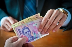 На отриманні хабара попався держвиконавець