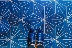 Себастьян Эрра снял напольные узоры Лондона