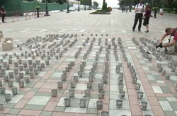 Під стінами парламенту просять арешту Онищенка