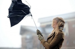 Сильні пориви вітру очікуються у місті