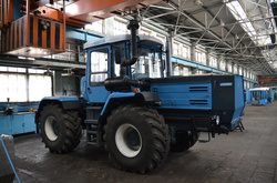 Порошенка просять не допустити знищення Харківського тракторного заводу 