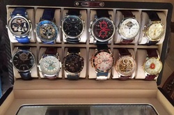 У заступника прокурора Рівненщини знайшли годинників на кілька мільйонів