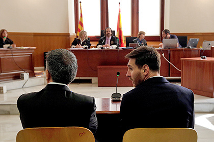 Гравця «Барселони» Ліонеля Мессі разом з батьком засудили до 21 місяця тюрми