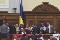 У БПП вирішили, що блокування трибуни Тимошенко і Ляшком незаконно