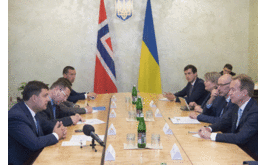 Глава норвезького уряду вислухав розповідь Гройсмана про його досягнення