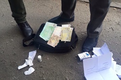 У Києві на хабарі затримано слідчого поліції